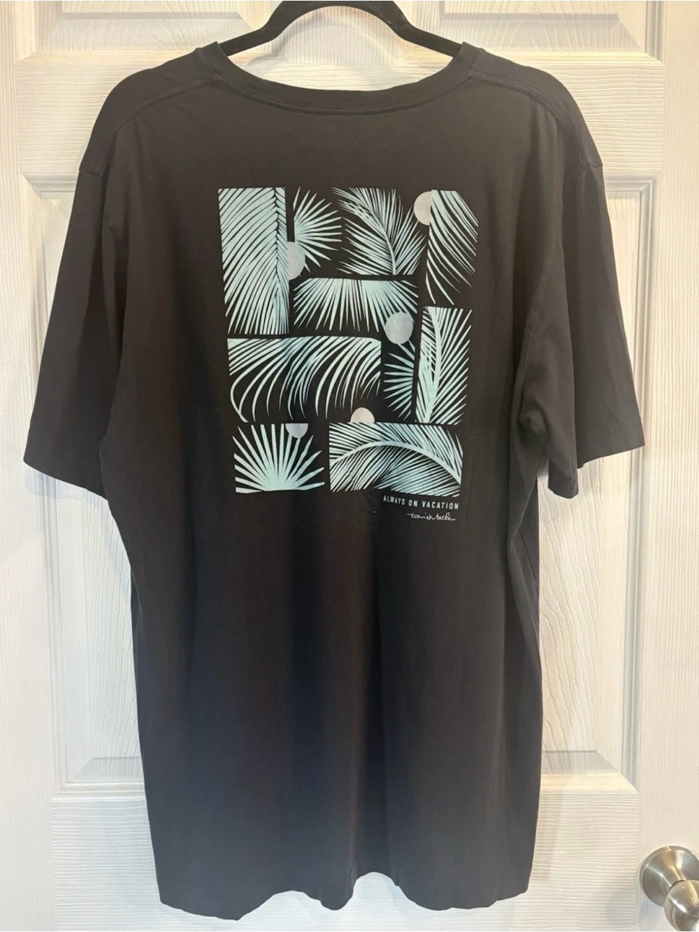 Travis Mathew’s Men's Black Graphic Tropical T-Shirt Size XL